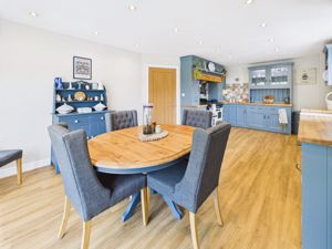 Kitchen Diner- click for photo gallery